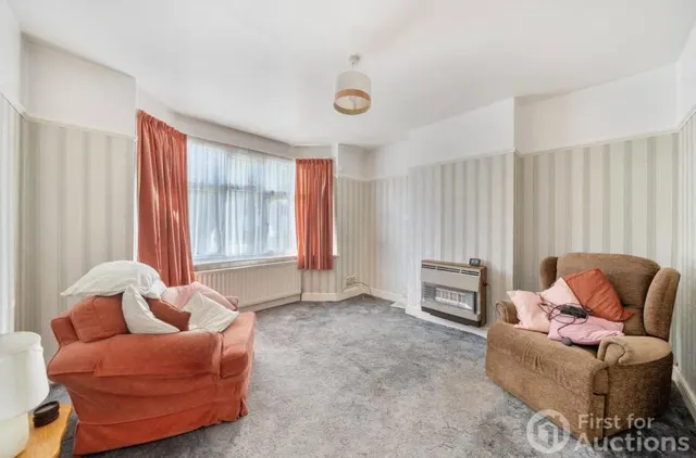Douglas Crescent, Houghton Regis, LU5, photo 2