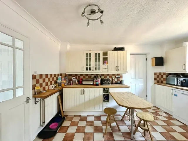 Squarefield Gardens, Hook, RG27, photo 2