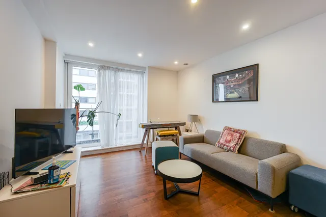 Photo 2 — 29 Drew House, 21 Wharf Street, London
