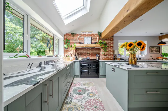 Hillgarth, Hindhead, GU26, photo 1