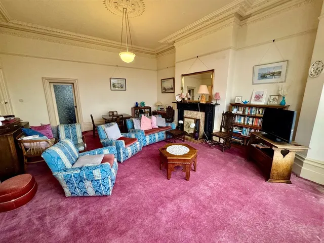 Esplanade, South Cliff, YO11, photo 2