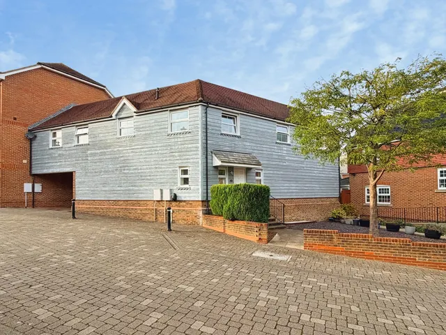 Chertsey Street, Fleet, GU51, photo 1