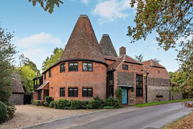 Pitt Lane, Frensham, GU10, photo 1