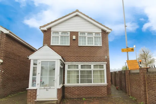 Eightlands Lane, Bramley, LS13 2BT, photo 1