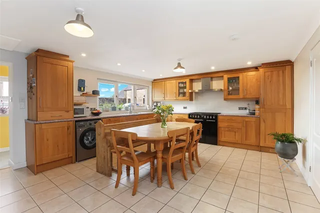 Photo 2 — Kilbirnie, North Ayrshire, KA25