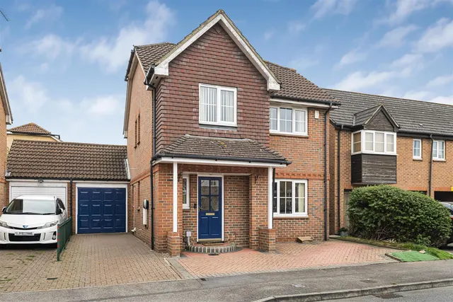 Eltham Avenue, Cippenham, photo 1