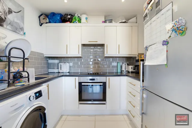 Wooldridge Close, Feltham, photo 2