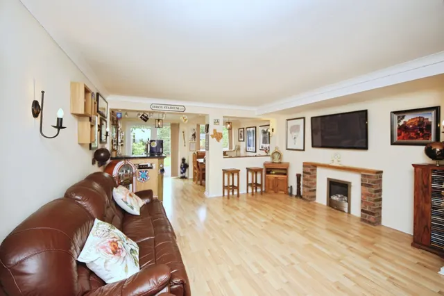 Wharton Avenue, Solihull, B92, photo 3