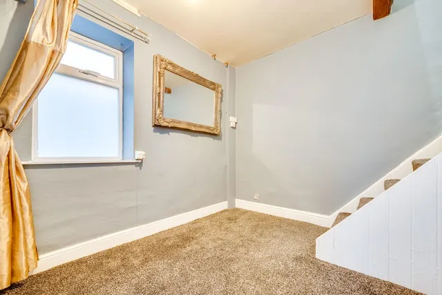 Photo 3 — Oxford Road, Gomersal BD19 4HQ