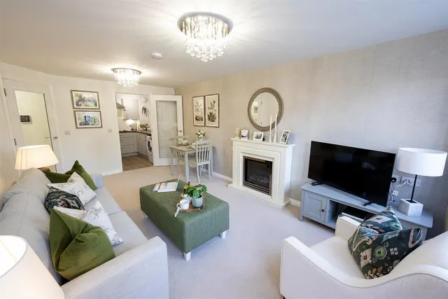 South Acre Drive, Handforth, SK9, photo 3