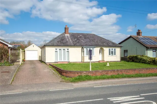 Bungalow Under Offer with 4 bedrooms in Sewards End, Nr Saffron Walden, CB10, photo 1