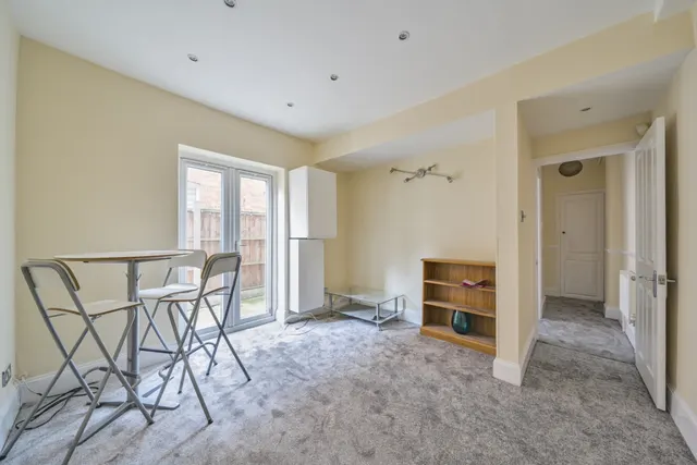 Oaklands Grove, London, W12, photo 1