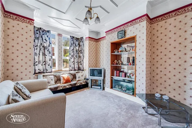 Leighton Road, Northfields, photo 2