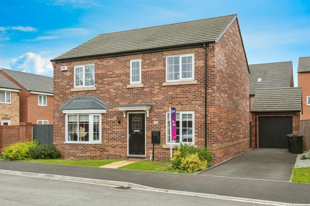 Heatherfields Crescent, New Rossington, DN11, photo 1