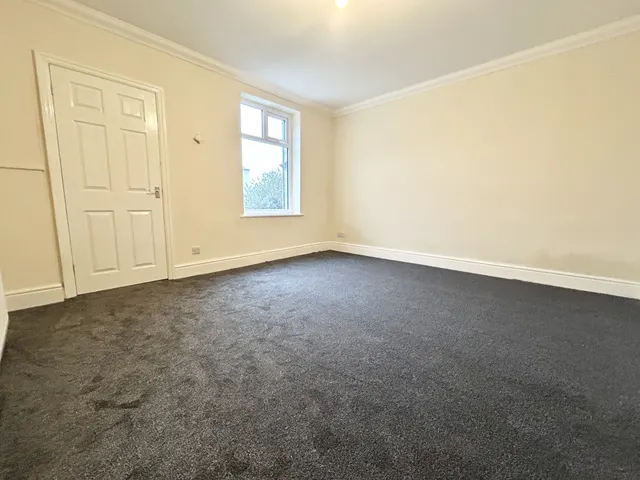 Manchester Road East, M38, photo 3