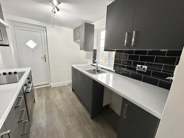 Manchester Road East, M38, photo 2