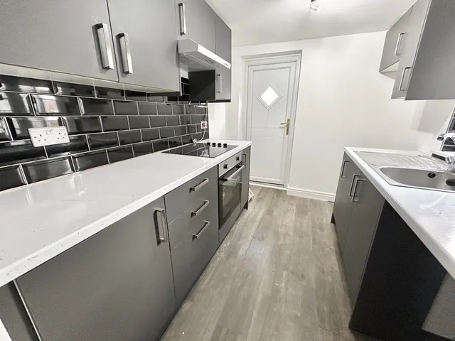 Manchester Road East, M38, photo 1