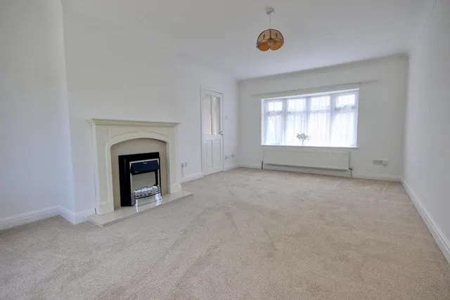 Photo 2 — Linley Close, Leven, Beverley