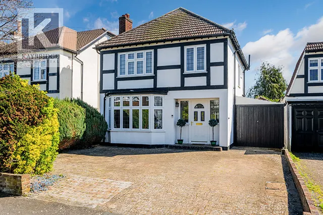 Waverley Road, Epsom, KT17, photo 1