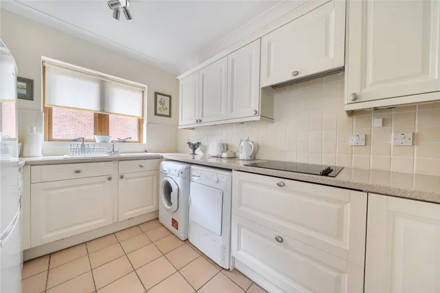 Photo 3 — Hartford Court, Hartley Wintney, Hook, Hampshire, RG27 8PQ
