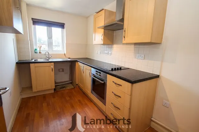 Photo 2 — 94 Gloucester Close, Redditch