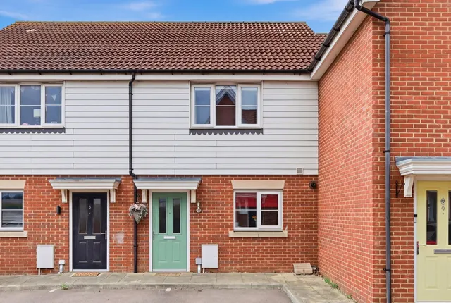 Masters Crescent, Dunton Fields, SS15, photo 1