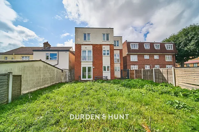Tomswood Road, Hainault, IG6, photo 2