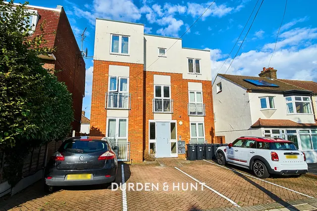 Tomswood Road, Hainault, IG6, photo 1
