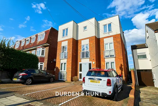 Tomswood Road, Hainault, IG6, photo 3