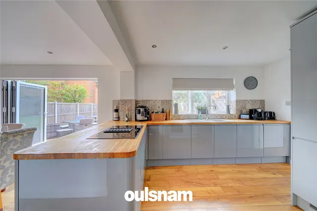 Photo 3 — Showell Close, Droitwich, Worcestershire, WR9 8UQ