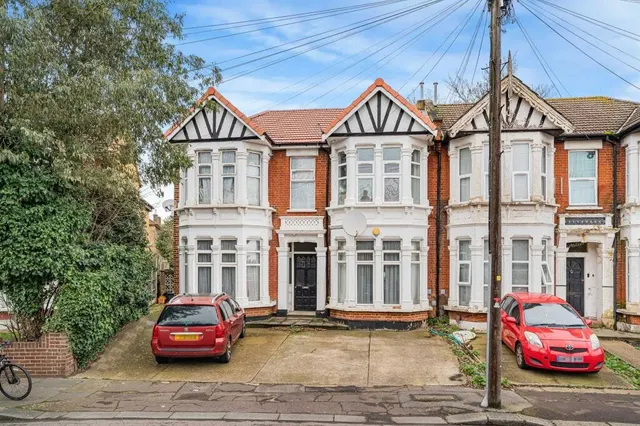 Redcliffe Gardens, Ilford, IG1, photo 1