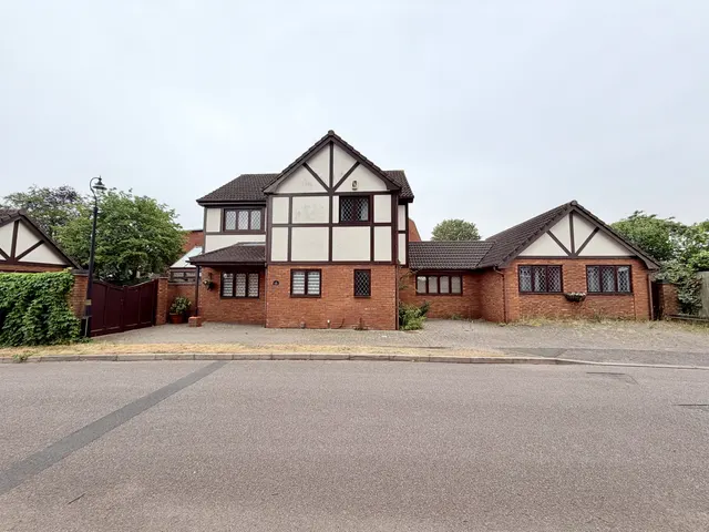 Millers Close, RUSHDEN, photo 1