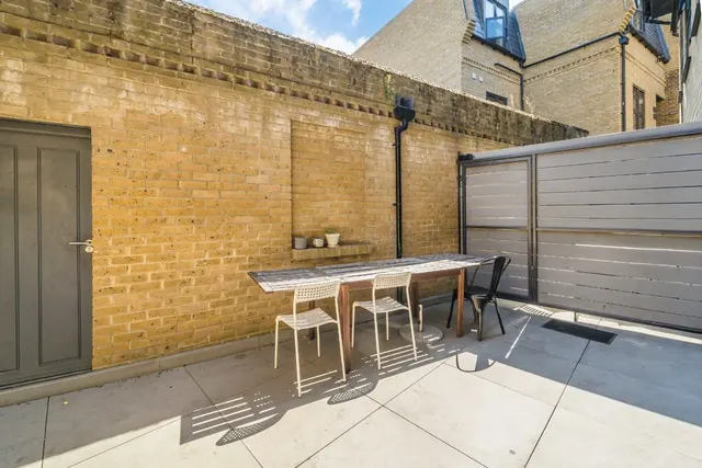 Freshford Street, SW18, photo 3