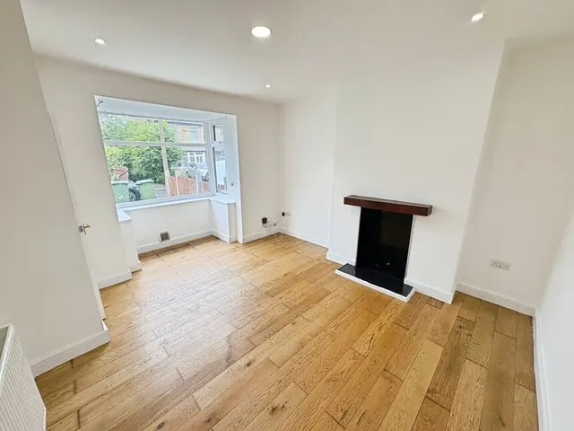 Photo 2 — Knowle Avenue, Moldgreen, Huddersfield, West Yorkshire, HD5