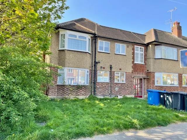 Photo 2 — Beresford Gardens, Enfield EN1 1NL