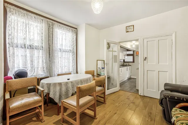 Photo 3 — Garratt Terrace, London, SW17