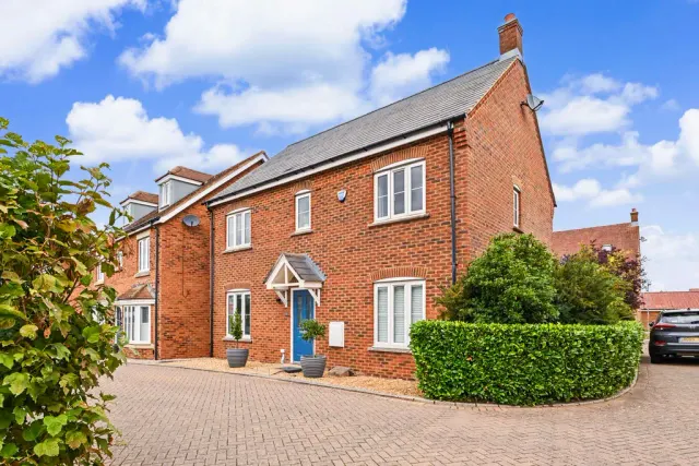 Lancaster Way, Pitstone, Buckinghamshire, LU7 9RH, photo 1