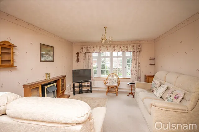 Photo 2 — Crabtree Drive, Bromsgrove, Worcestershire, B61 8NX