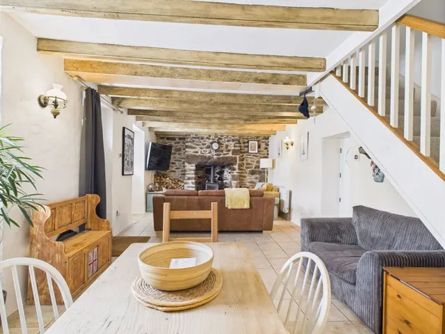 Photo 3 — Gew Terrace, Redruth