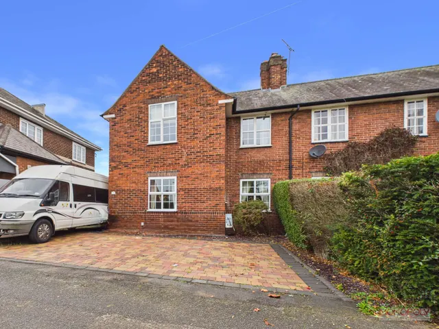 Chester Road, Wrexham, LL12, photo 1
