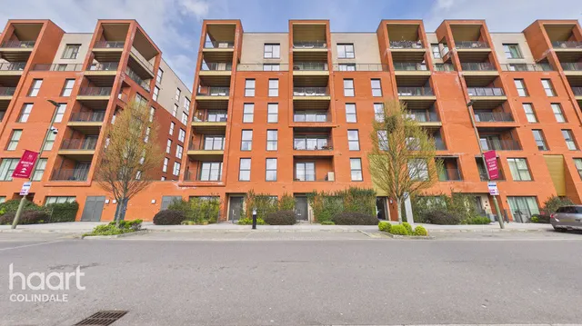 Lismore Boulevard, NW9, photo 1