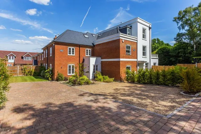 Woking Road, Guildford, GU4, photo 3