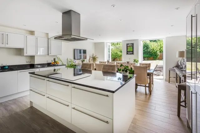 Woking Road, Guildford, GU4, photo 2