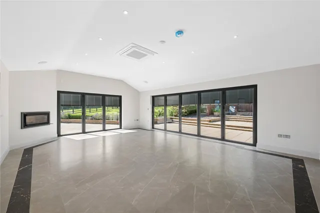 Aberford Road, Barwick In Elmet, LS15, photo 3