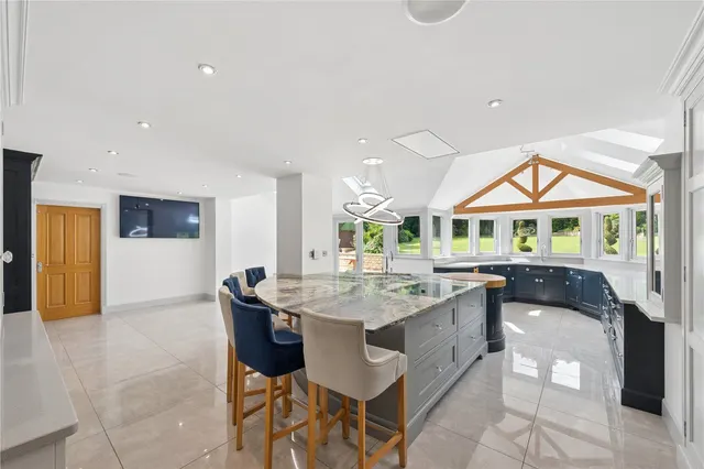 Aberford Road, Barwick In Elmet, LS15, photo 2