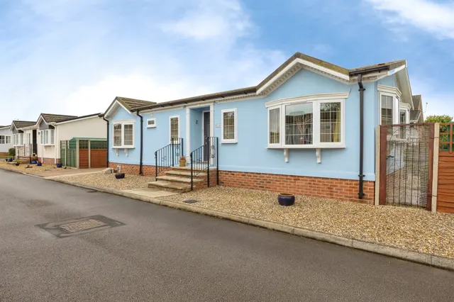 Bramble Close, ATTLEBOROUGH, photo 1