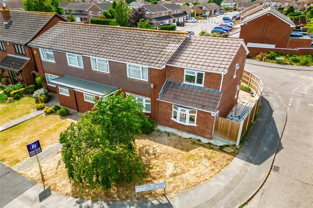Hornchurch, RM12, photo 1