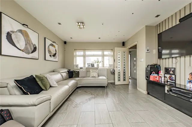 Coleridge Way, West Drayton, UB7, photo 2
