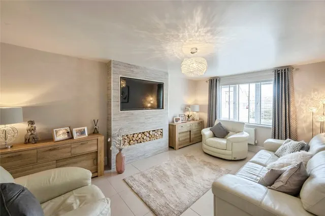 Photo 3 — Fillies Avenue, Doncaster, South Yorkshire, DN4