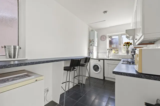 Beresford Avenue, Hanwell, W7 3AJ, photo 1